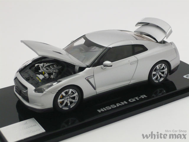 京商　1/43 ニッサン GT-R R35 ボンネット・トランク開閉モデル (シルバー)